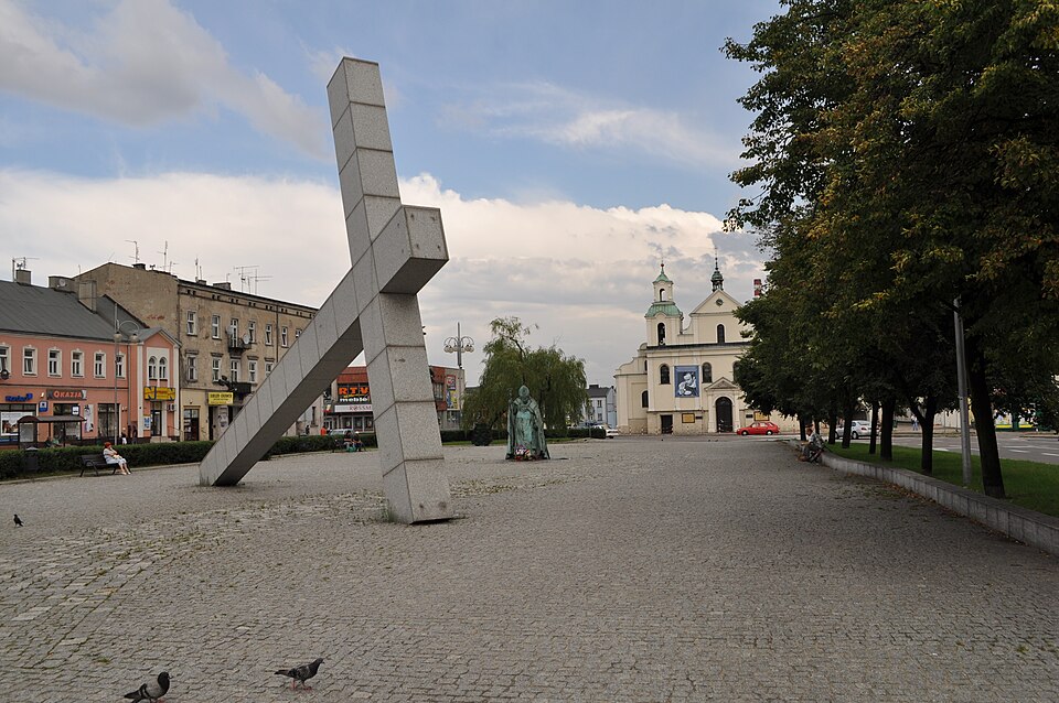 foto: Paweł 'pbm' Szubert https://pl.wikipedia.org/wiki/Plik:Cz%C4%99stochowa_-_Plac_Daszy%C5%84skiego_1.jpg