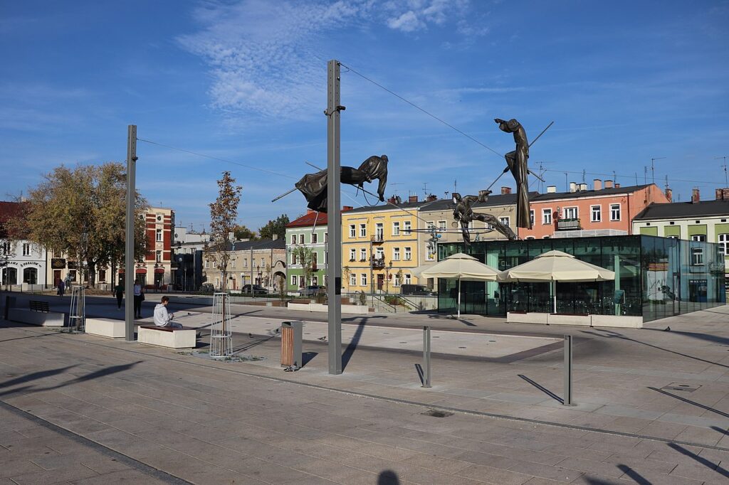 Stary rynek - foto. <a href="https://commons.wikimedia.org/wiki/File:Czestochowa_Stary_Rynek_2.jpg">Andrzej Otrębski</a>