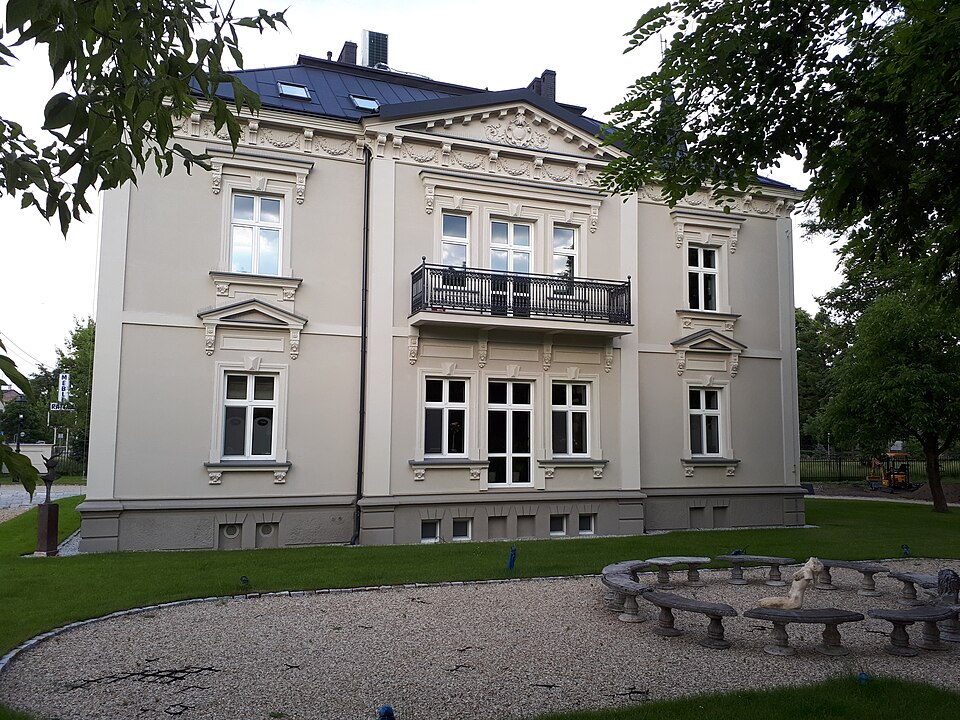 foto: <a href="https://commons.wikimedia.org/wiki/File:Pa%C5%82acyk_Brass%C3%B3w_(2).jpg">Waraciła</a>